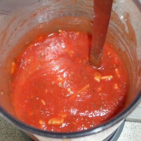 Krok 4 - Tortille ze szpinakiem polane sosem pomidorowym foto