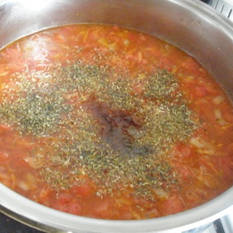 Krok 4 - Toskańska zupa pomidorowa z bakłażanem, cukinią i papryką foto