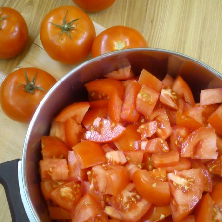 Krok 2 - Toskańska zupa pomidorowa z nutą paprykowo-czosnkową z chrupiącymi grzankami foto