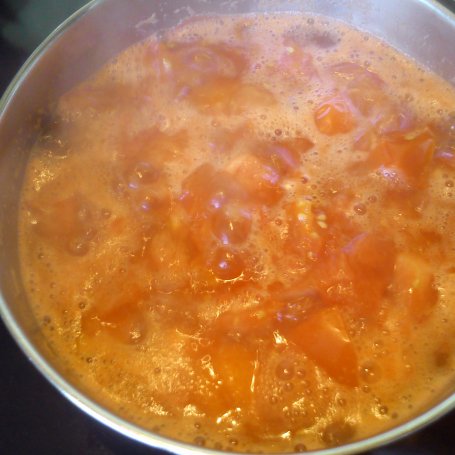 Krok 4 - Toskańska zupa pomidorowa z nutą paprykowo-czosnkową z chrupiącymi grzankami foto