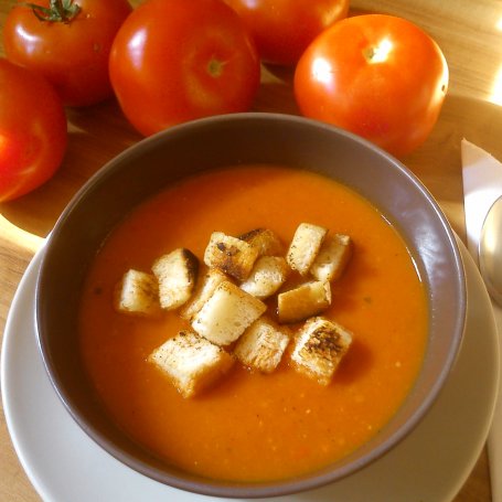 Krok 8 - Toskańska zupa pomidorowa z nutą paprykowo-czosnkową z chrupiącymi grzankami foto