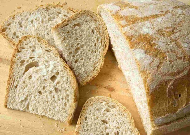 Fotografia przedstawiająca Toskański chleb ziemniaczany inspirowany przepisem z książki "Tysiąc dni w Toskanii" Marleny De ...