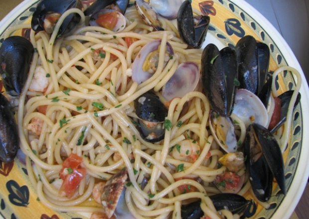 Fotografia przedstawiająca Toskańskie spagetti frutti di mare