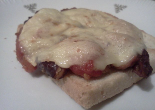 Fotografia przedstawiająca tost con carne