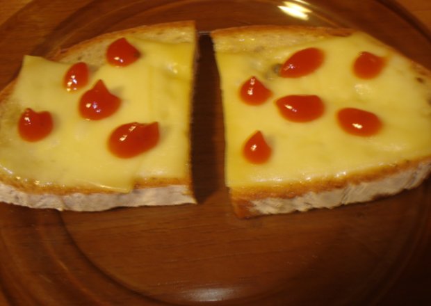 Fotografia przedstawiająca Tost z serem
