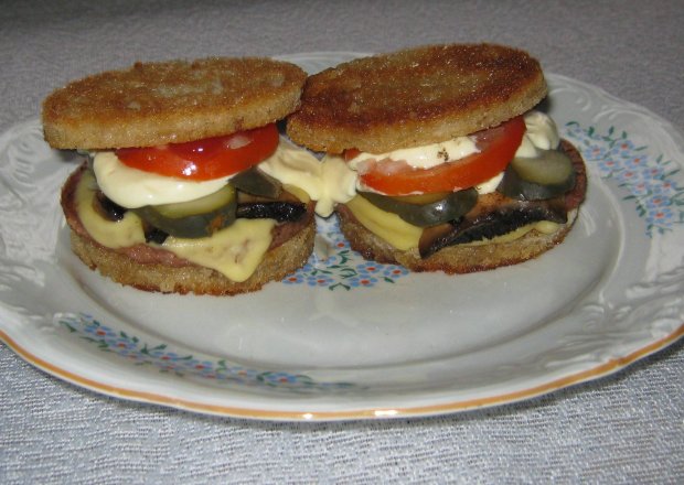 Fotografia przedstawiająca Tostowe hamburgery