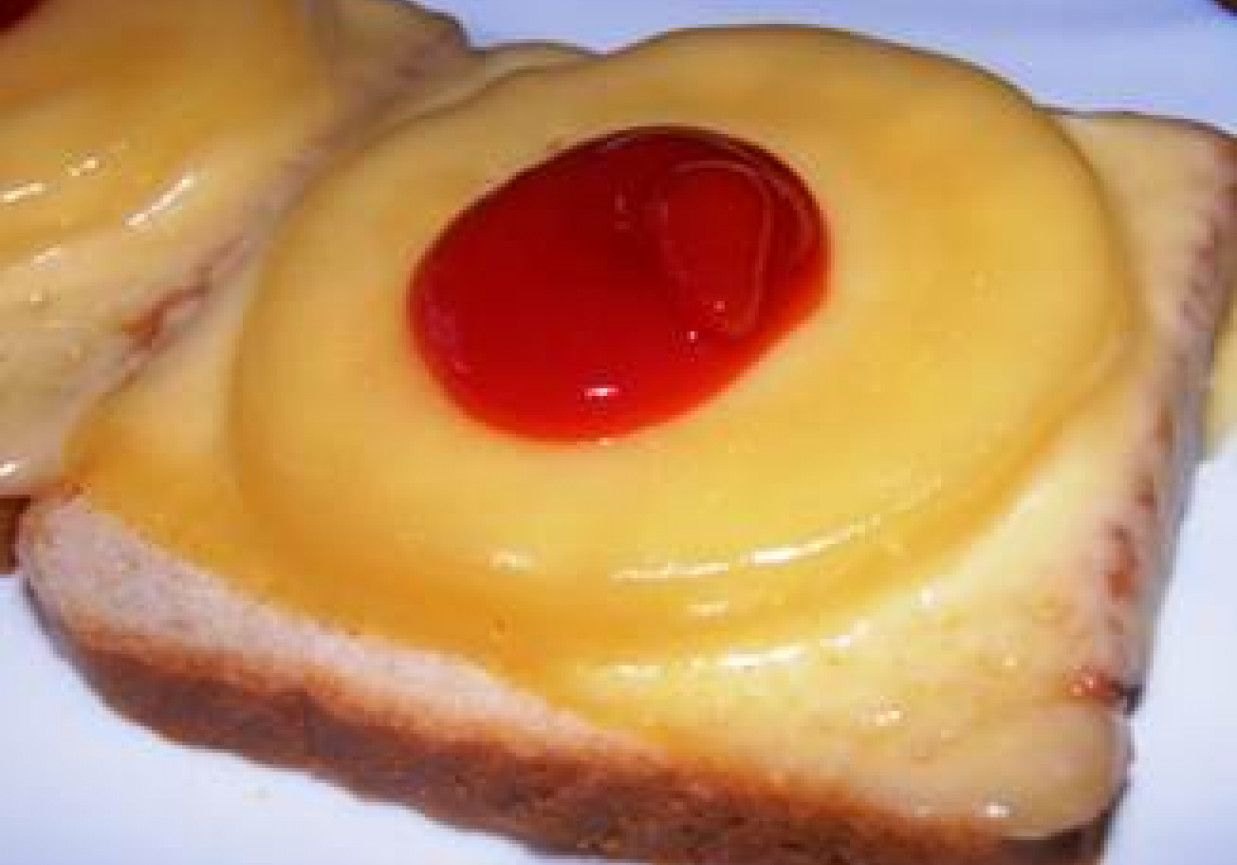 tosty hawajskie w dwoch odslonach foto