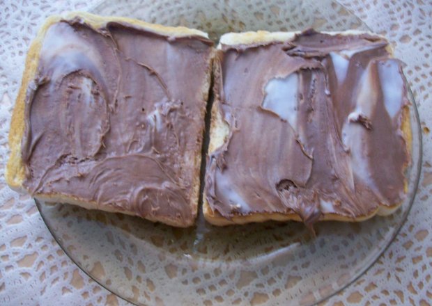 Fotografia przedstawiająca tosty z czekoladą