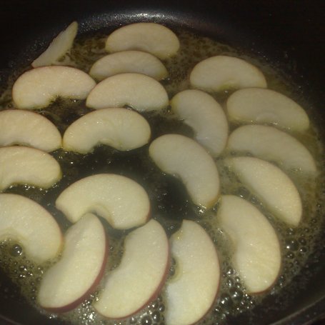 Krok 1 - tosty z jabłkiem i serem brie foto
