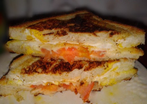 Fotografia przedstawiająca tosty z jajkiem