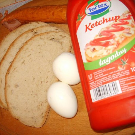 Krok 2 - Tosty z kiełbasa i gotowanym jajkiem foto