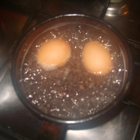 Krok 1 - Tosty z kiełbasa i gotowanym jajkiem foto