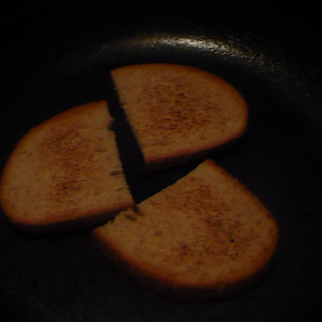 Krok 2 - Tosty z masłem czosnkowo- pietruszkowym foto