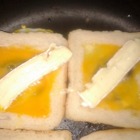 Krok 2 - tosty z pieczarkami i camembert foto