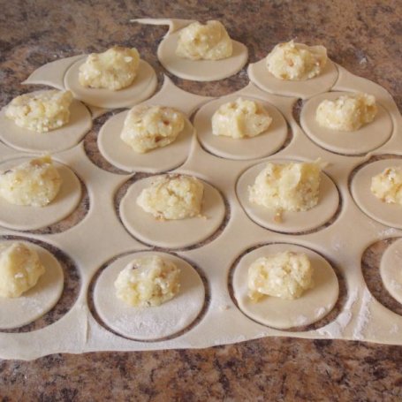 Krok 3 - Tradycyjne pierogi ruskie foto