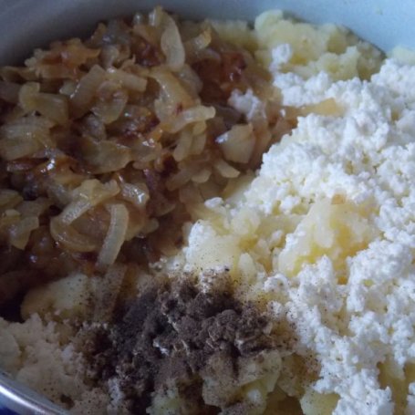 Krok 2 - Tradycyjne pierogi ruskie foto