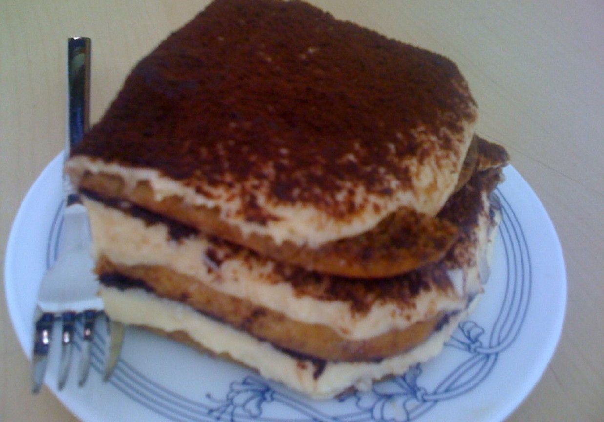 Tradycyjne tiramisu na biszkoptach z mascarpone foto