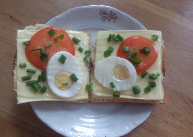 Fotografia przedstawiająca Tradycyjne tosty na śniadanie
