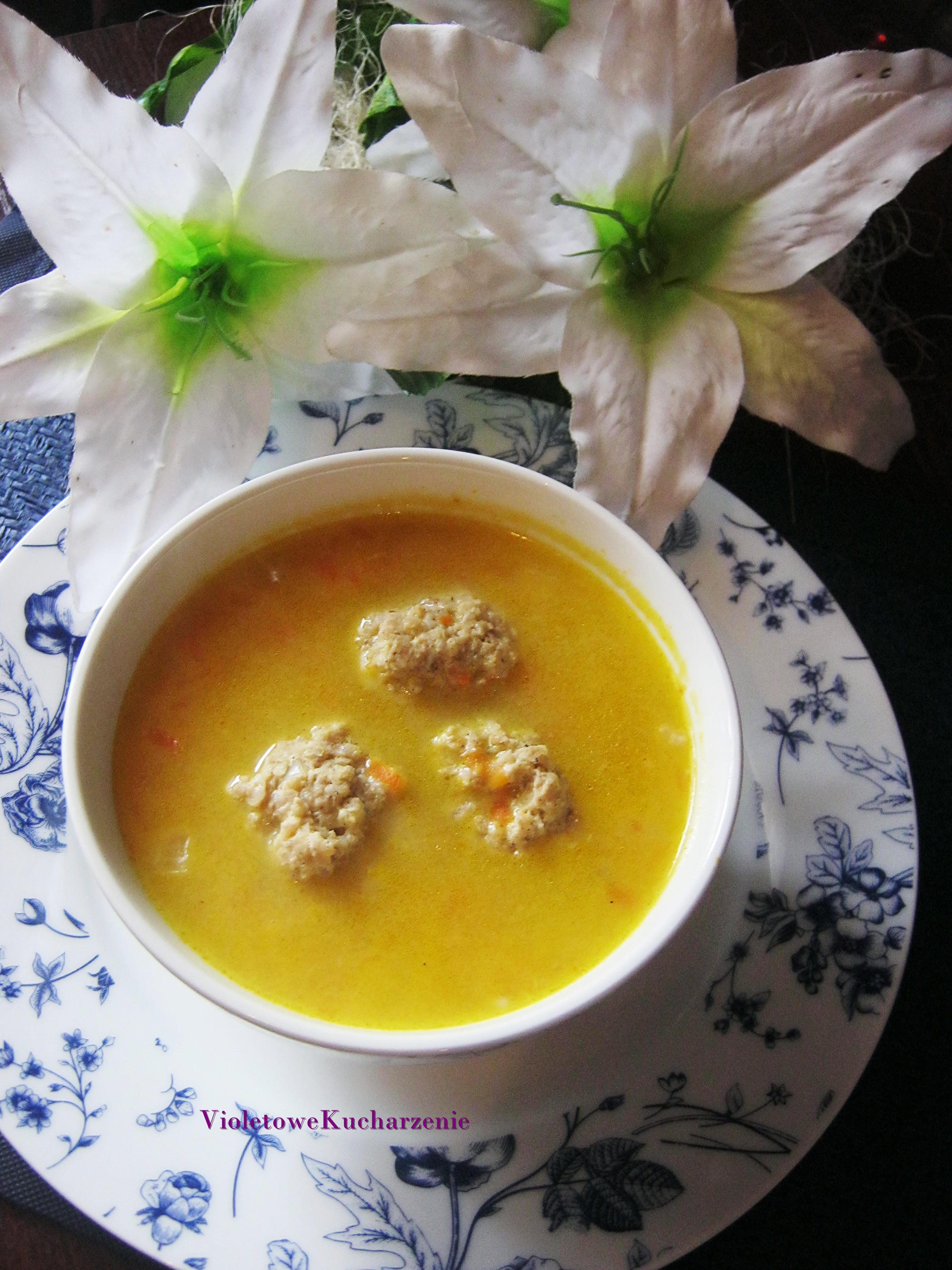 Tradycyjne zupy podane w nietradycyjny sposób