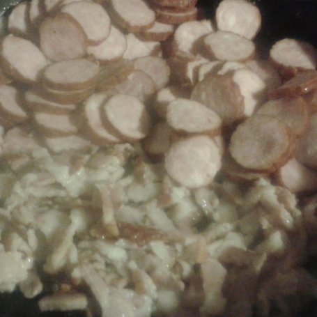 Krok 4 - Tradycyjny bigos z mięsem, grzybami i śliwkami foto