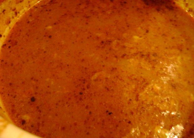 Fotografia przedstawiająca tradycyjny sos pomidorowy