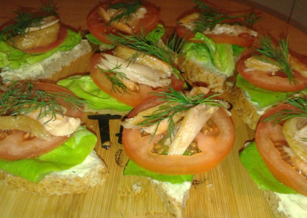Fotografia przedstawiająca Trójkątne kanapeczki
