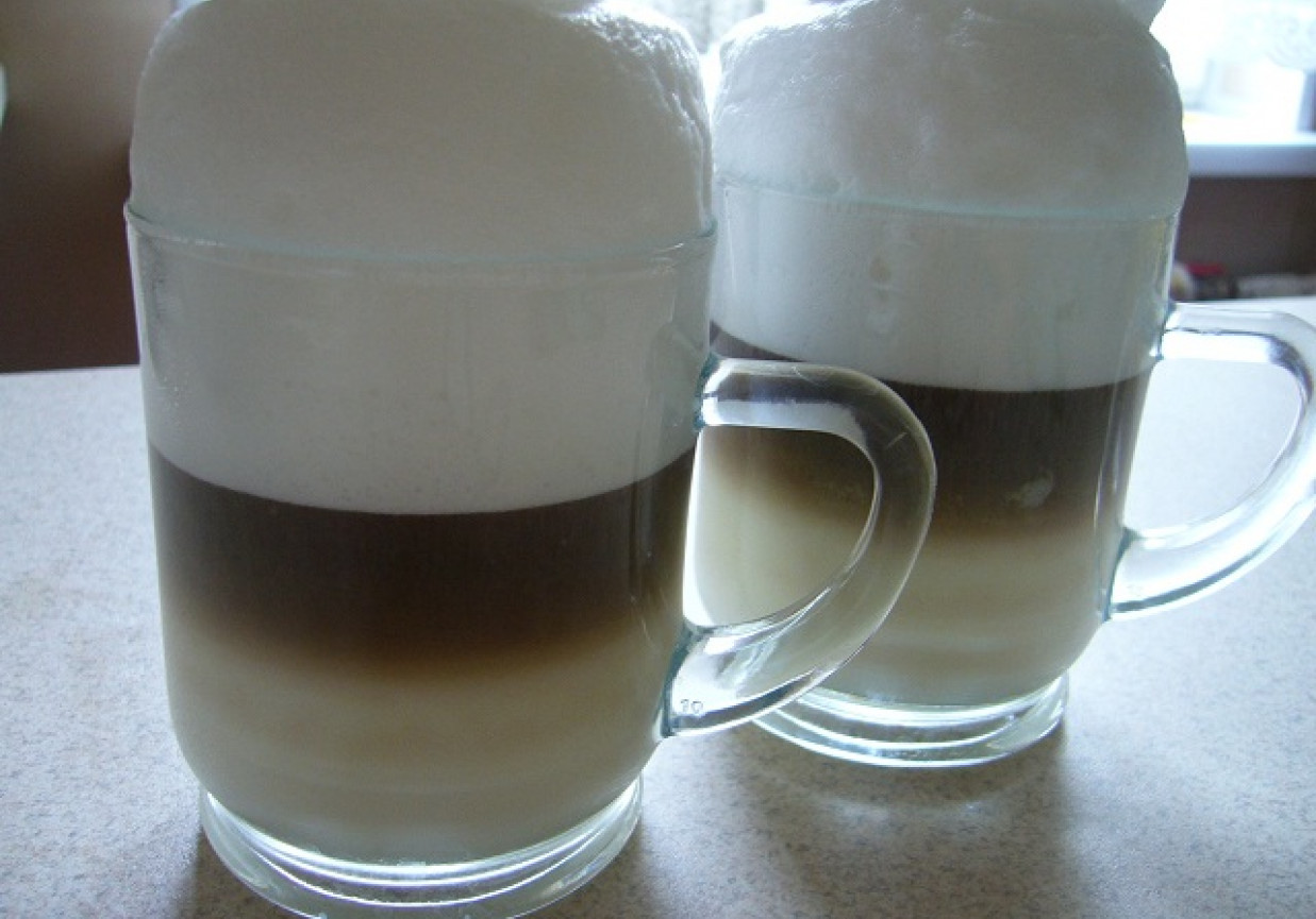 Trójkolorowa kawa latte foto