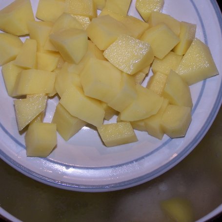 Krok 3 - Troszkę nietypowa, czyli zupa krem pomidorowo-ziemniaczana ze smażonymi pieczarkami :) foto