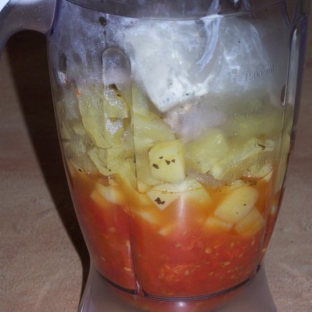 Krok 4 - Troszkę nietypowa, czyli zupa krem pomidorowo-ziemniaczana ze smażonymi pieczarkami :) foto