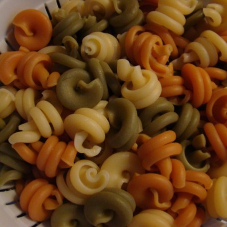 Krok 2 - Trottole z zielonym pesto i suszonymi pomidorami foto