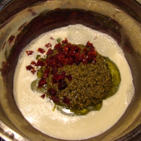 Krok 3 - Trottole z zielonym pesto i suszonymi pomidorami foto