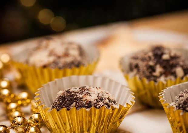 Fotografia przedstawiająca Trufle czekoladowe z migdałami