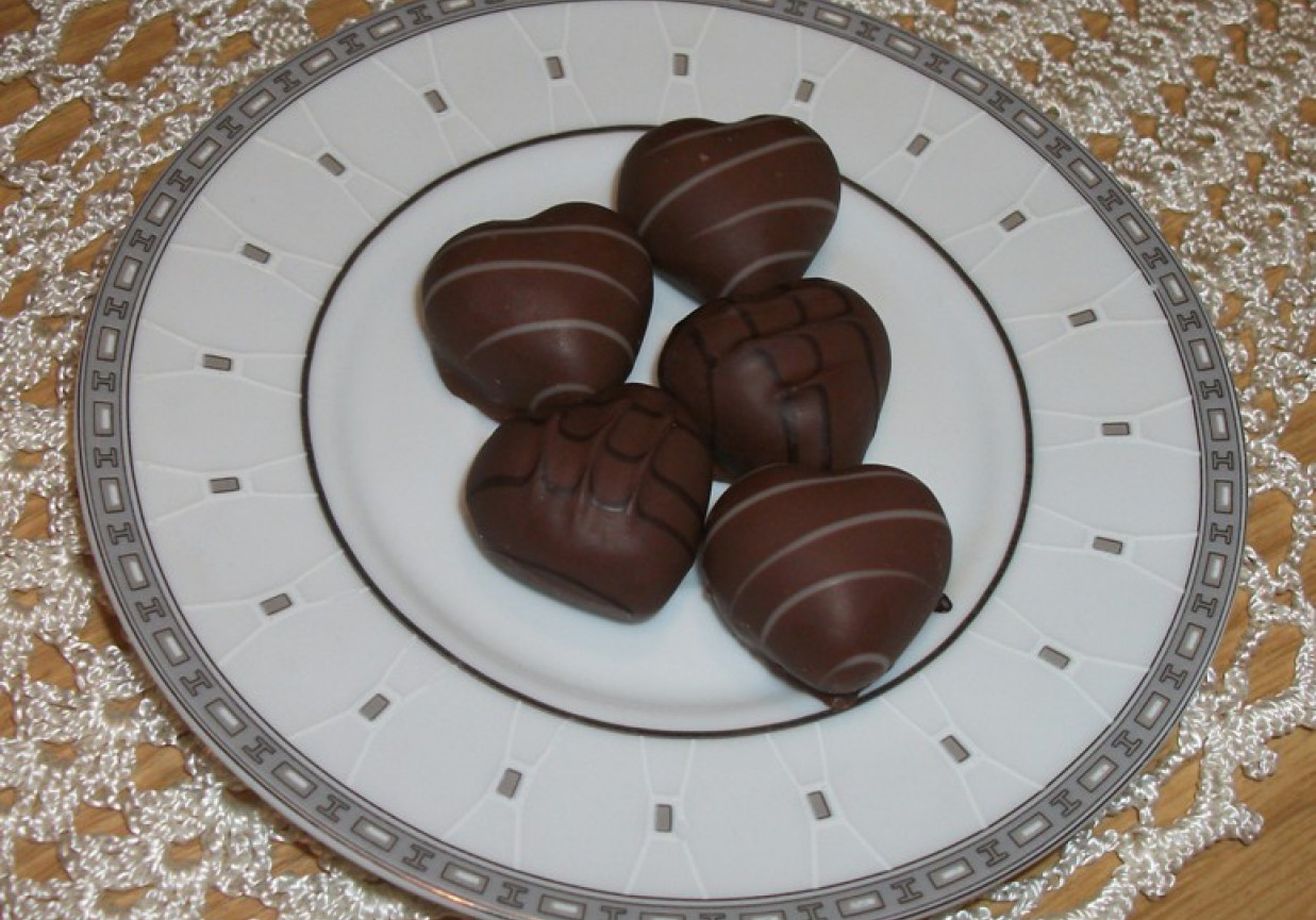 Trufle czekoladowe z orzechami foto