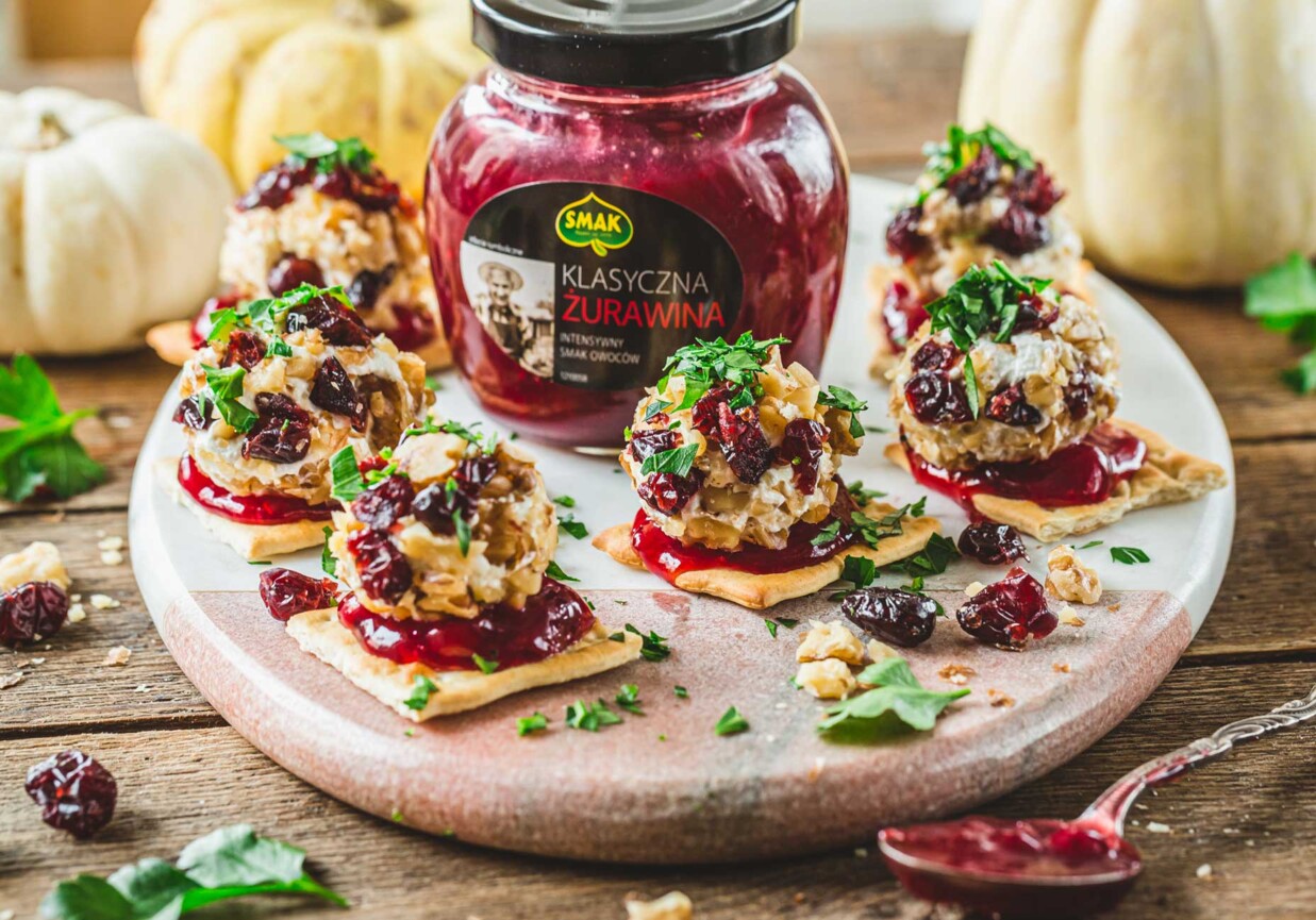 Trufle serowe z żurawiną foto