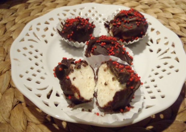 Fotografia przedstawiająca Trufle w gorzkiej czekoladzie