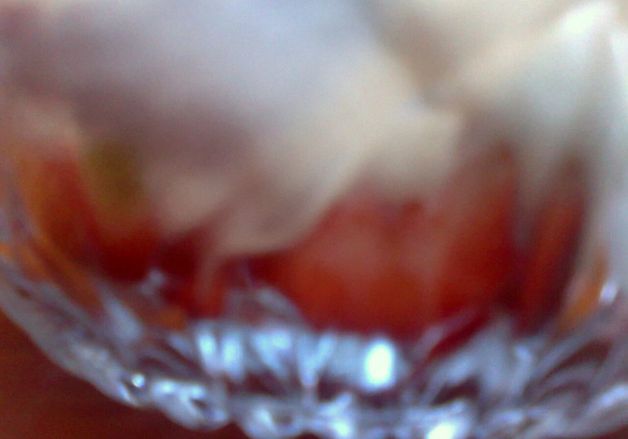 truskawki z bitą śmietaną foto