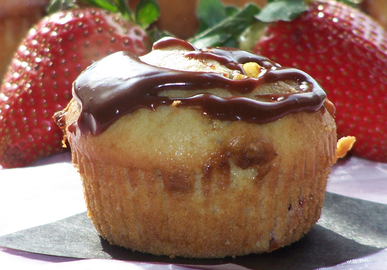 Truskawki z czekoladą, czyli najlepsze połączenie w muffinkach :) foto