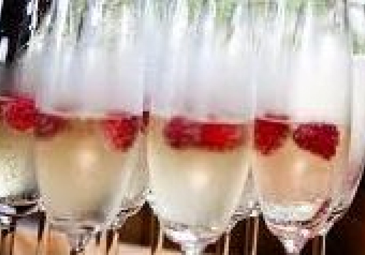 truskawki z szampanem foto