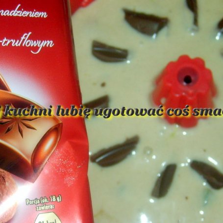 Krok 3 - truskawki,kiwi,czekolada w kardamonowej babie muffinkowej... foto