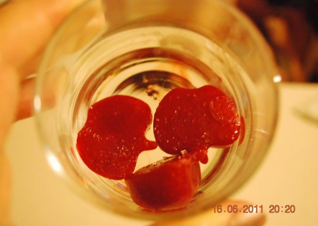 Fotografia przedstawiająca truskawkowe jabluszka