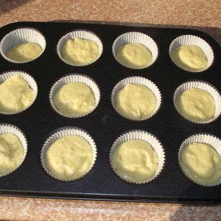 Krok 4 - Truskawkowe muffiny na maślance foto