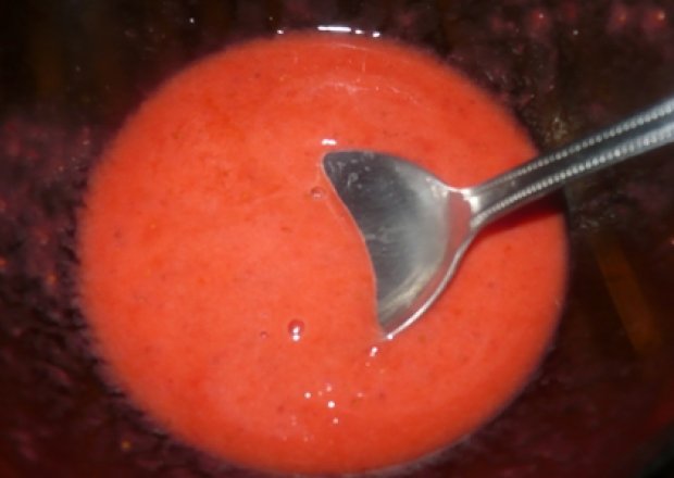 Fotografia przedstawiająca truskawkowy koktail