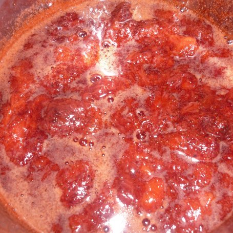 Krok 2 - truskawkowy sos do np. pierogów foto