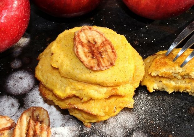 Fotografia przedstawiająca Trzyskładnikowe placki z jabłka w wersji paleo, czyli bez mąki i cukru