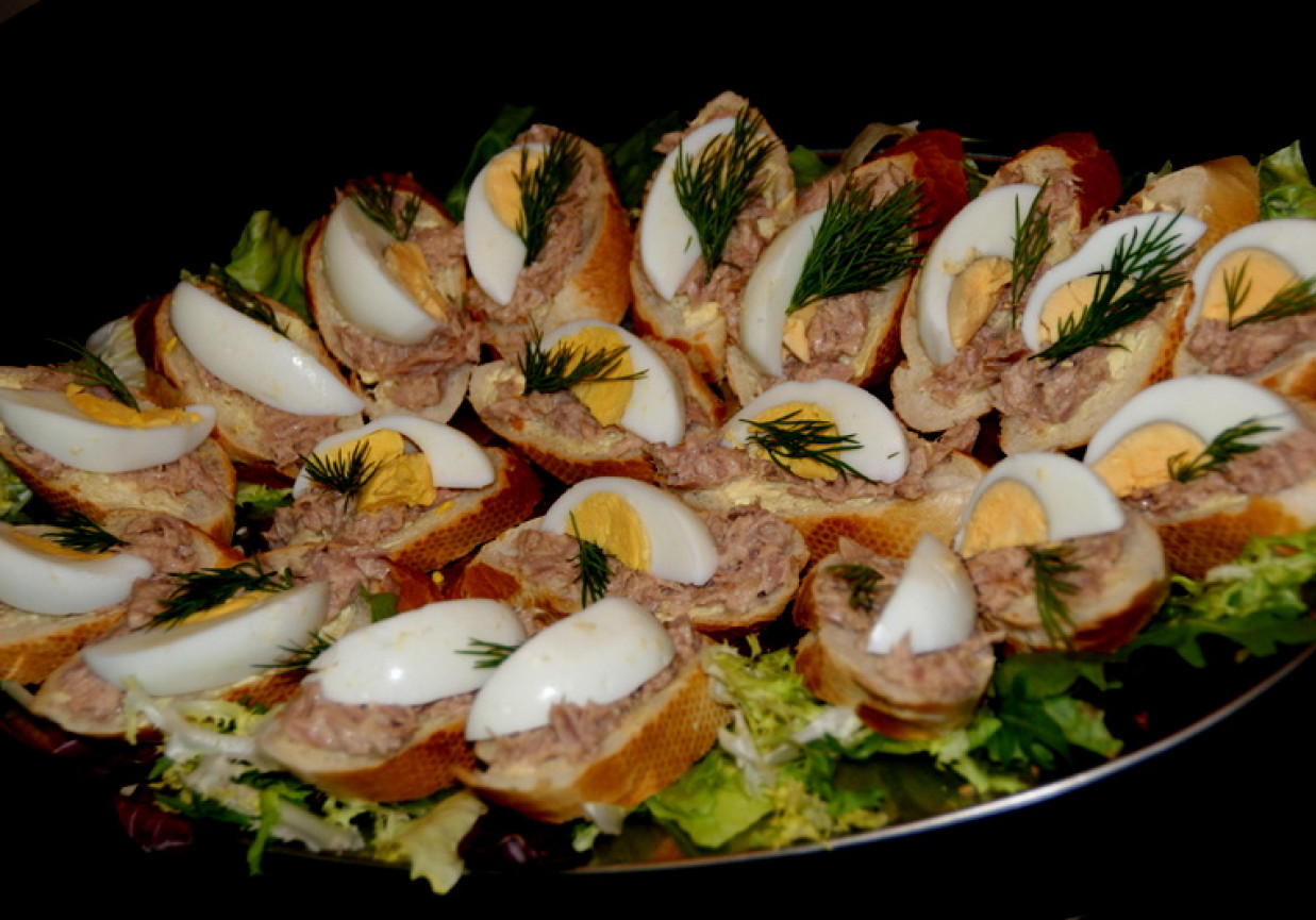 Tuńczykowe kanapeczki. foto