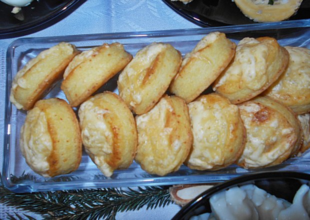 Fotografia przedstawiająca Twarogowe pogacze z serem