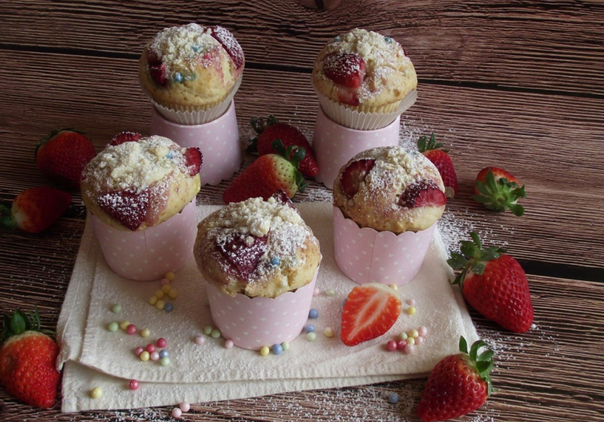 Twarożkowe muffiny z truskawkami foto