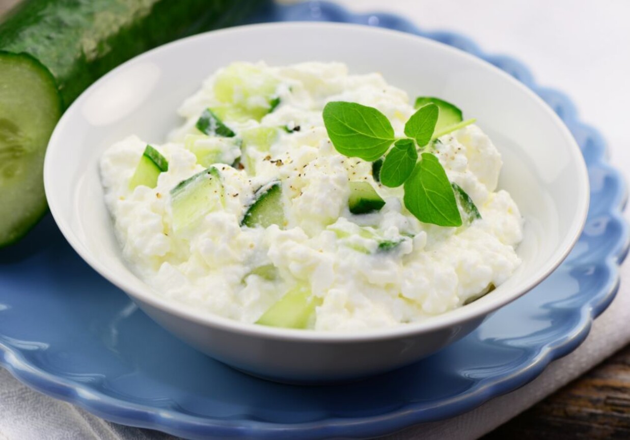 Tzatziki z serem białym i świeżym ogórkiem foto