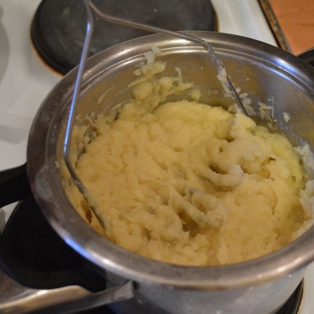 Krok 3 - Udka confit i soczysta pierś z kremowym puree ziemniaczanym i sosem z glazurowanej szalotki  foto