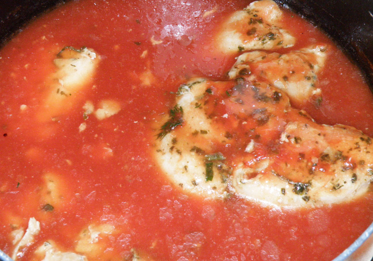 Udka duszone w soku pomidorowym foto